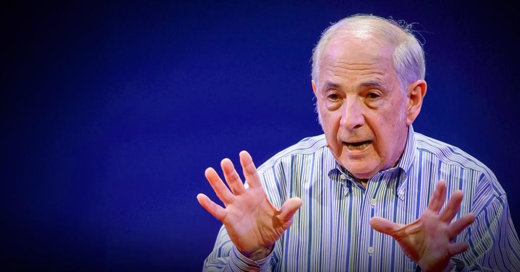 Il filosofo statunitense John Searle durante una Ted Talk